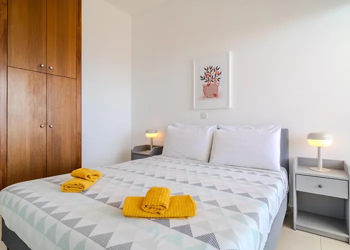 Amazing Sea And Marina View City Center 2Bdr Flat