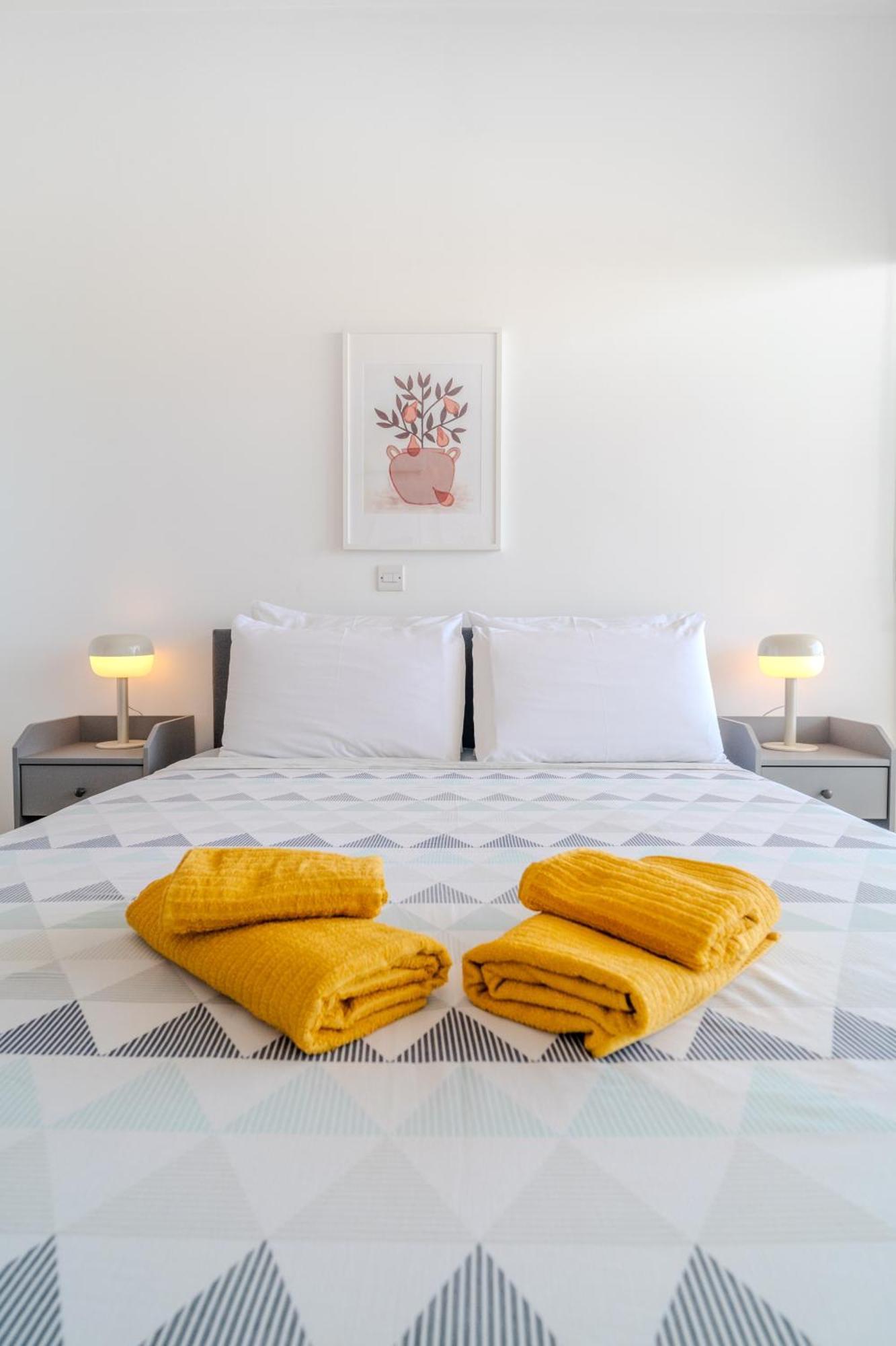 Amazing Sea And Marina View Center 2bdr Flat Apartment Larnaca