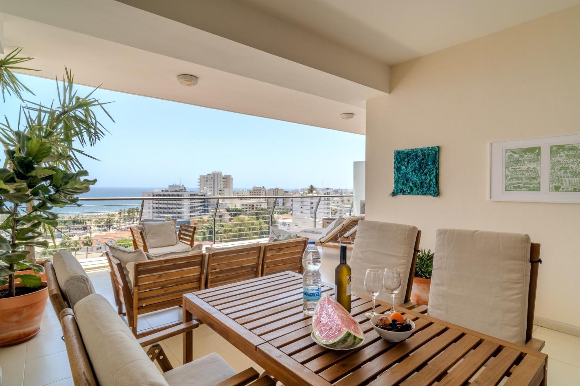 Amazing Sea And Marina View Center 2bdr Flat Larnaca