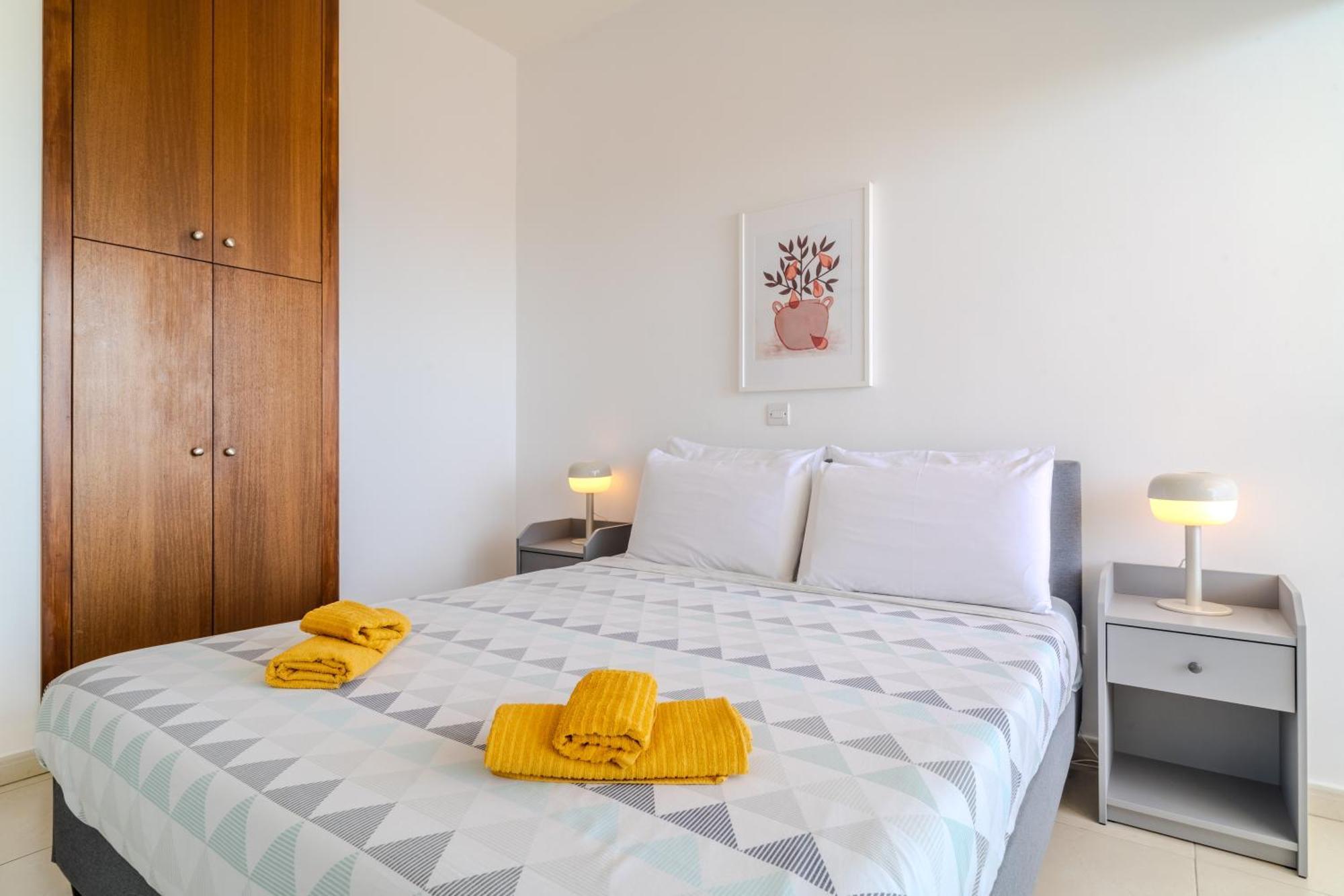 Amazing Sea And Marina View Center 2bdr Flat *