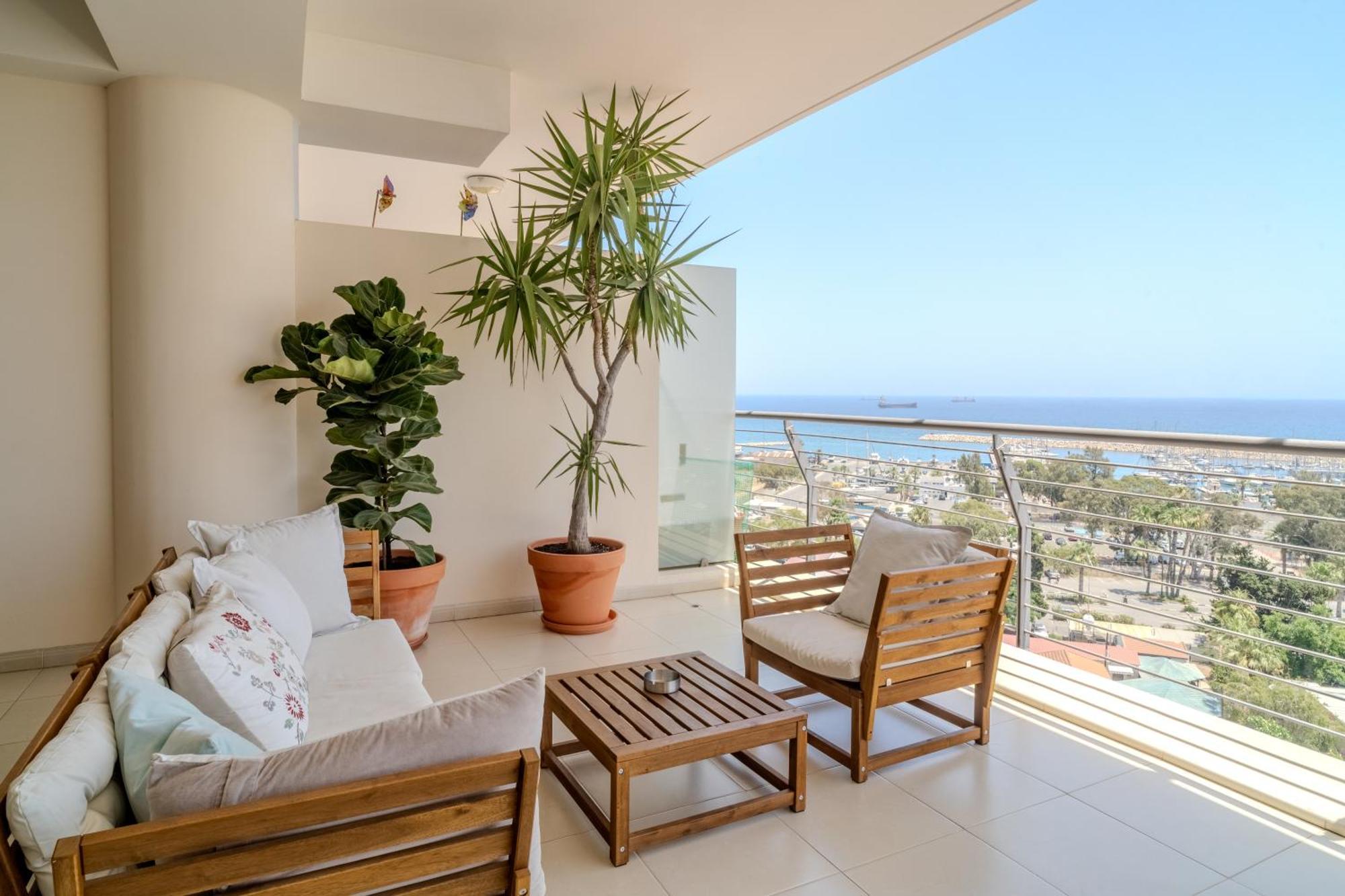 Amazing Sea And Marina View Center 2bdr Flat Larnaca