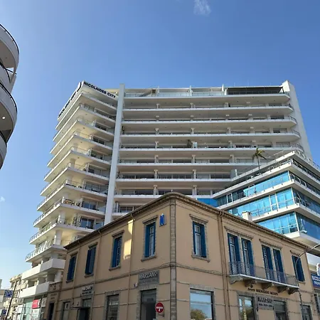 Amazing Sea And Marina View City Center 2Bdr Flat Larnaca Exterior foto
