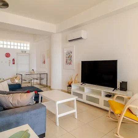 Amazing Sea And Marina View City Center 2Bdr Flat Larnaca Exterior foto